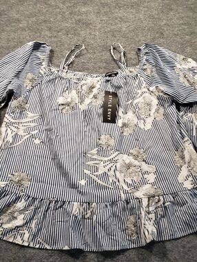 NWT Style Envy Women's Top Size L Blue Floral Off Shoulder Summer Chic New